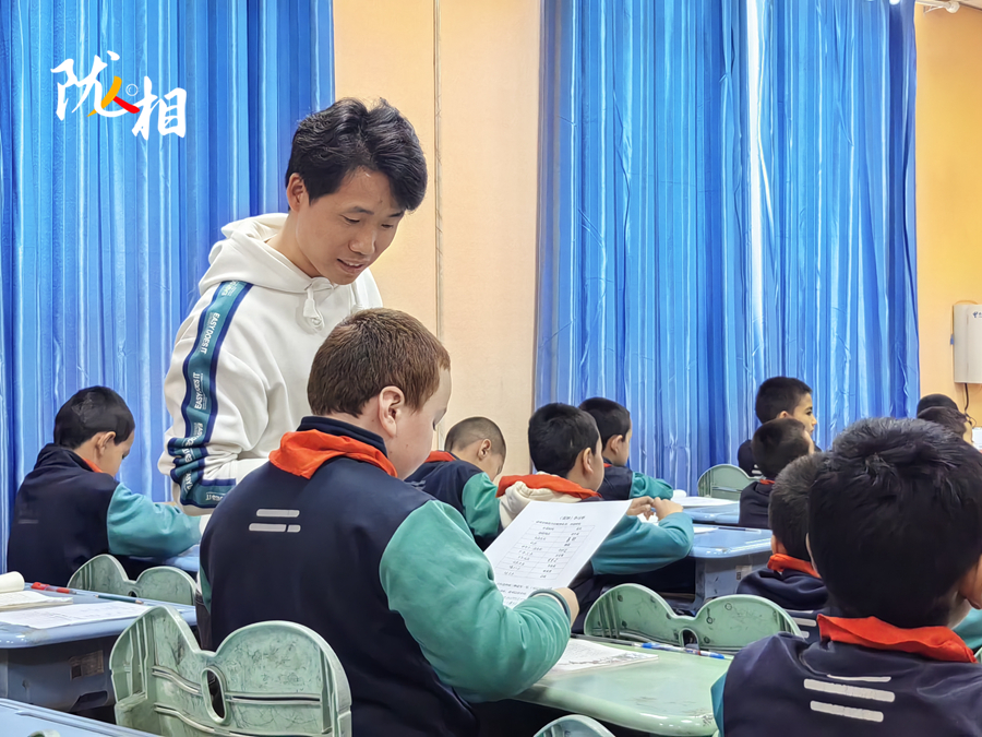 青春华章:从祁连山到天山 韩云峰闪耀讲台
